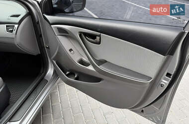 Седан Hyundai Elantra 2012 в 