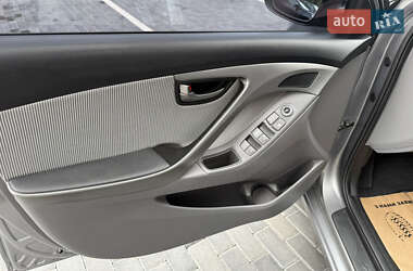 Седан Hyundai Elantra 2012 в 