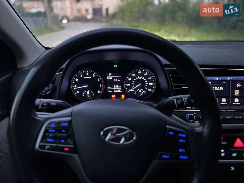 Седан Hyundai Elantra 2016 в Тернополе