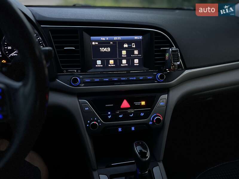 Седан Hyundai Elantra 2016 в Тернополе