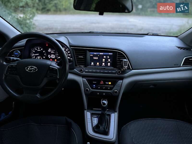 Седан Hyundai Elantra 2016 в Тернополе
