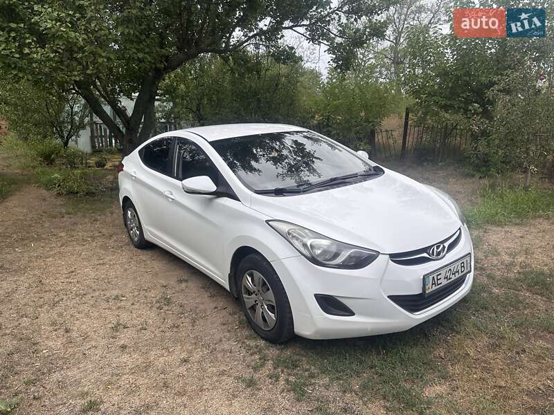 Седан Hyundai Elantra 2013 в Днепре