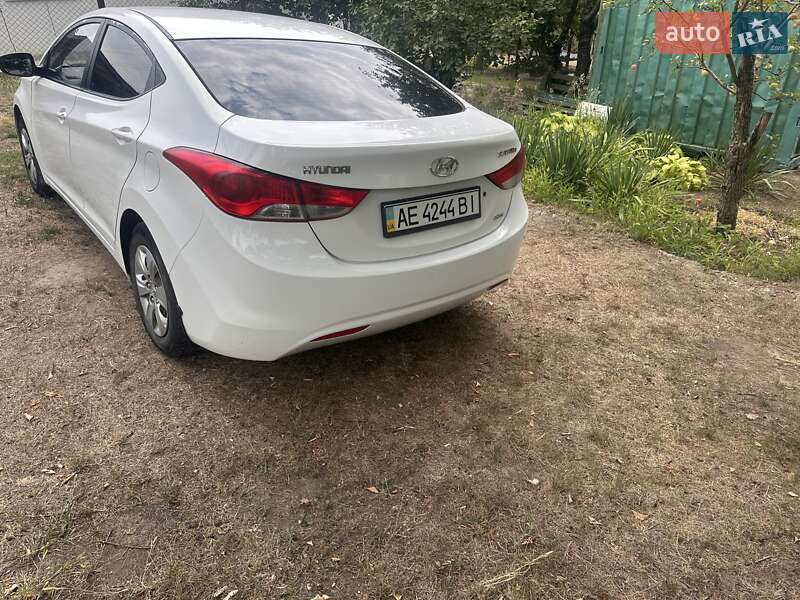 Седан Hyundai Elantra 2013 в Днепре