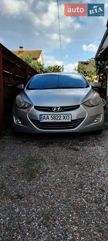 Hyundai Elantra 2012