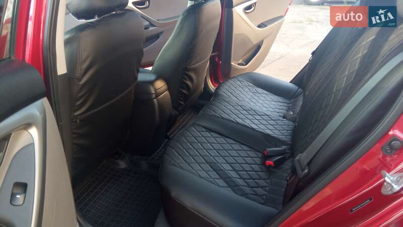 Седан Hyundai Elantra 2015 в Києві
