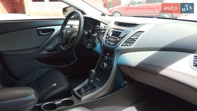 Седан Hyundai Elantra 2015 в Києві