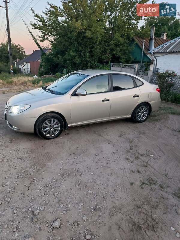 Седан Hyundai Elantra 2010 в Днепре