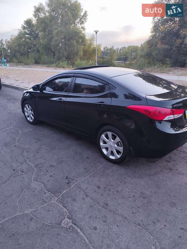 Hyundai Elantra 2013