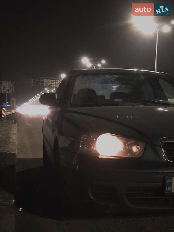 Hyundai Elantra 2002