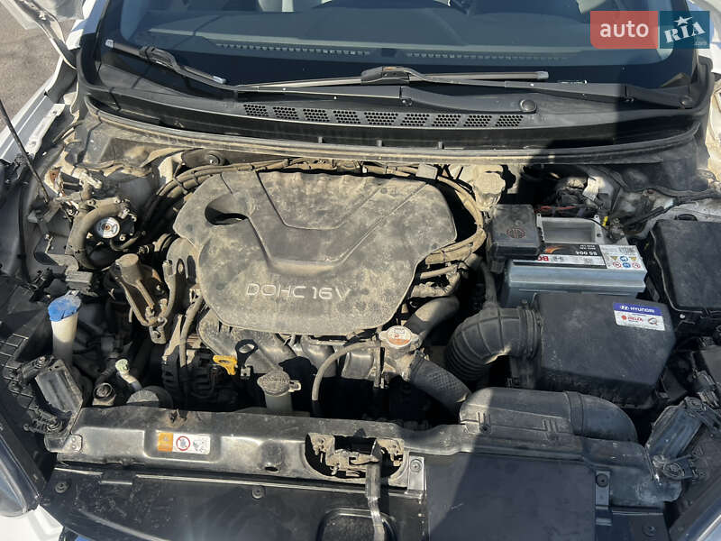 Седан Hyundai Elantra 2012 в Днепре