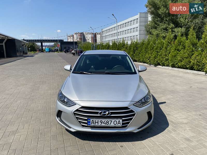 Седан Hyundai Elantra 2016 в Днепре