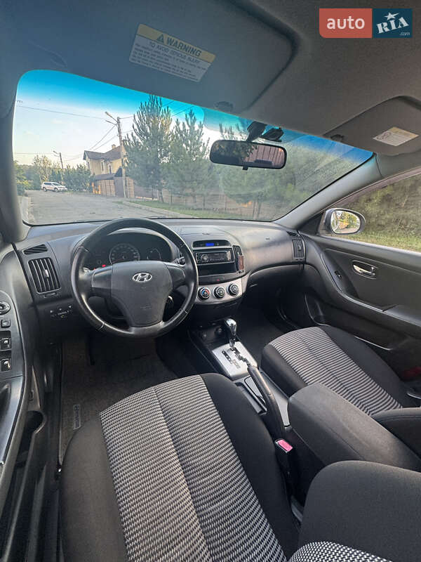 Седан Hyundai Elantra 2010 в Харькове