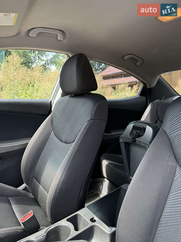 Седан Hyundai Elantra 2011 в Житомире