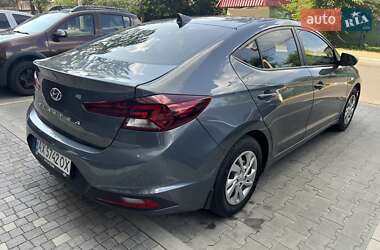 Седан Hyundai Elantra 2019 в 