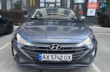 Седан Hyundai Elantra 2019 в 