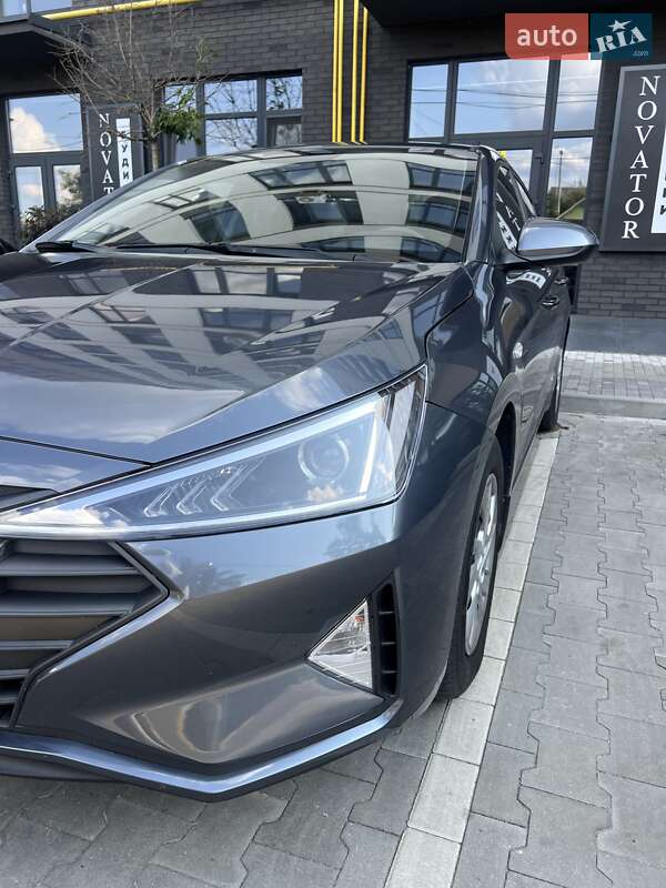 Седан Hyundai Elantra 2019 в Киеве