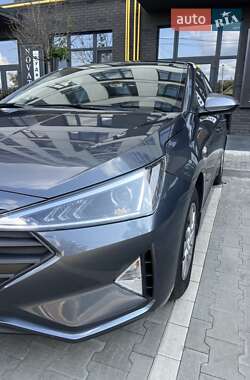 Седан Hyundai Elantra 2019 в 