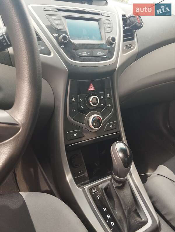 Седан Hyundai Elantra 2014 в Лозовой