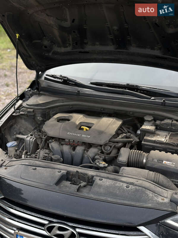 Седан Hyundai Elantra 2016 в Києві