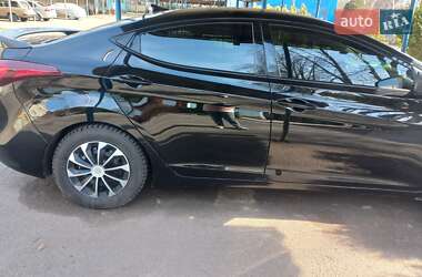 Седан Hyundai Elantra 2015 в Никополе