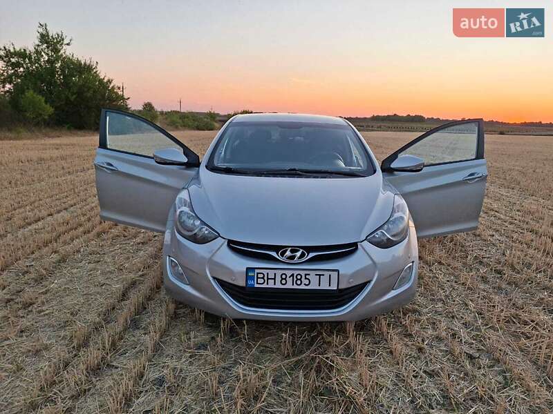 Седан Hyundai Elantra 2011 в Ананьеве