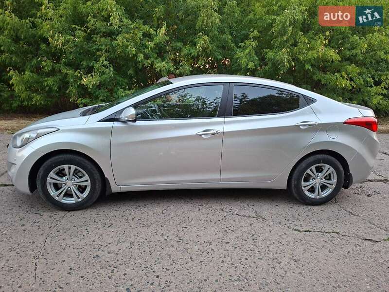 Седан Hyundai Elantra 2011 в Ананьеве