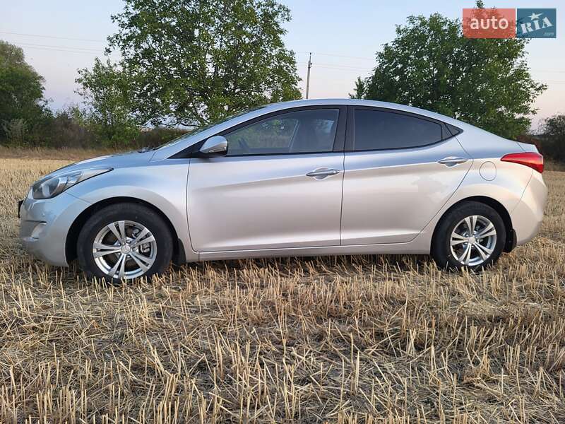 Седан Hyundai Elantra 2011 в Ананьеве