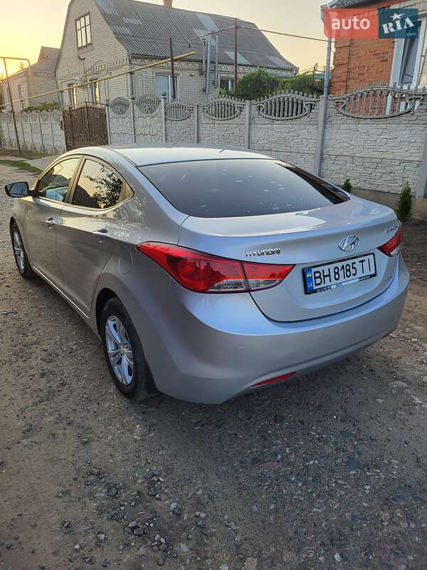 Седан Hyundai Elantra 2011 в Ананьеве