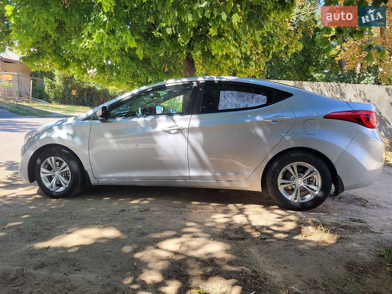 Седан Hyundai Elantra 2011 в Ананьеве