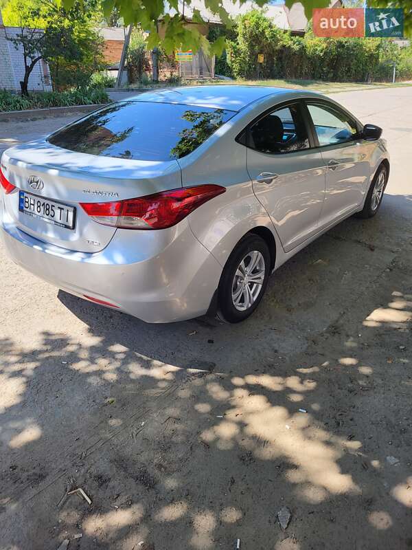 Седан Hyundai Elantra 2011 в Ананьеве