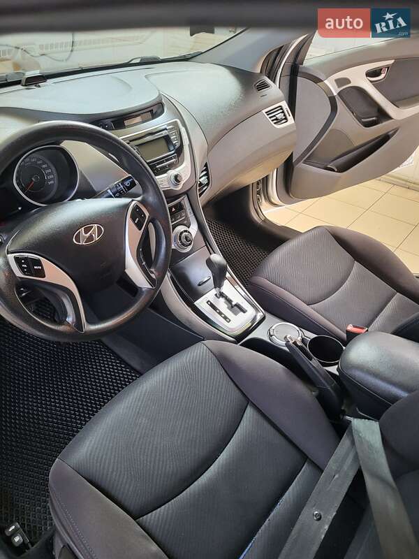 Седан Hyundai Elantra 2011 в Ананьеве