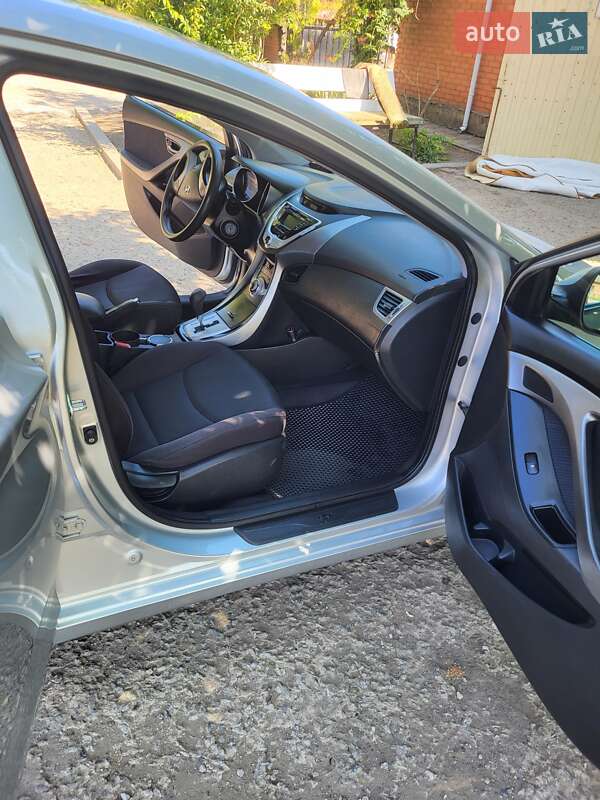 Седан Hyundai Elantra 2011 в Ананьеве