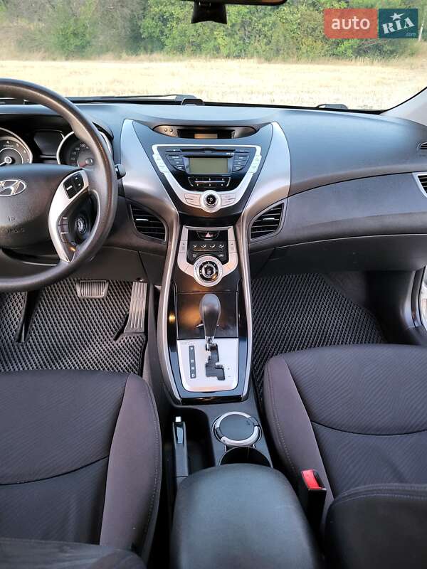 Седан Hyundai Elantra 2011 в Ананьеве