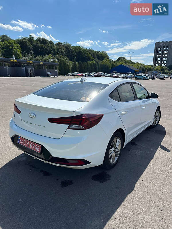 Седан Hyundai Elantra 2019 в Львове