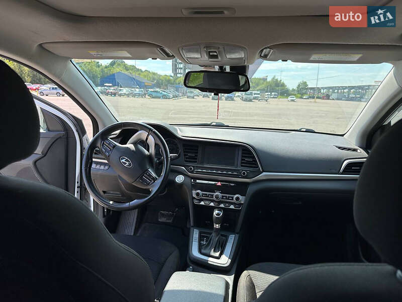 Седан Hyundai Elantra 2019 в Львове