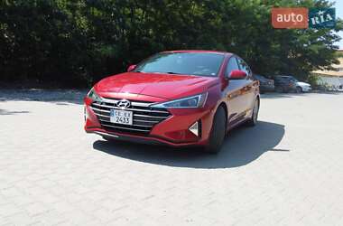 Седан Hyundai Elantra 2018 в Черновцах