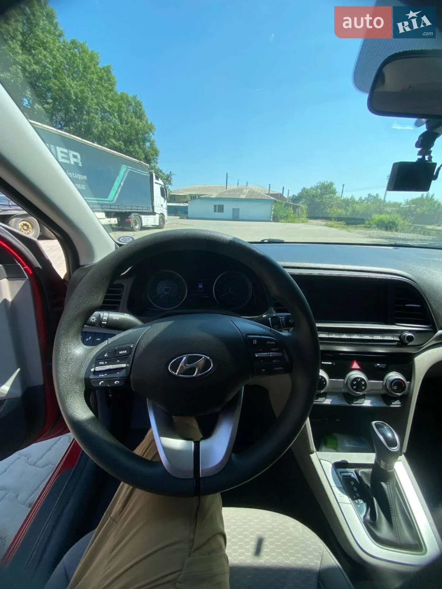 2018 Hyundai Elantra - мініатюра 27