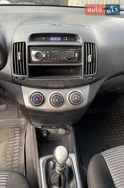 Седан Hyundai Elantra 2011 в 