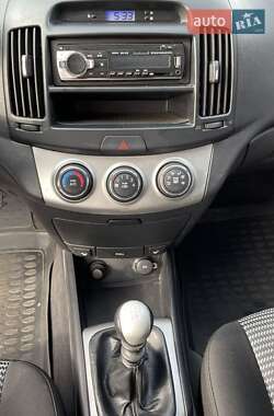Седан Hyundai Elantra 2011 в 