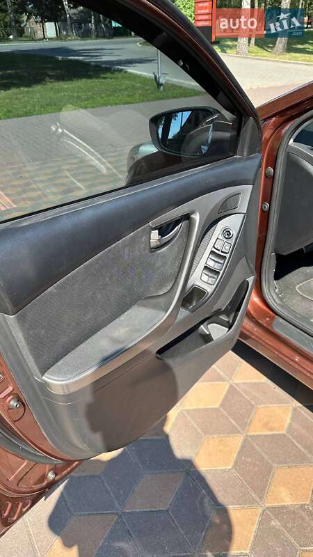 Седан Hyundai Elantra 2012 в Лубнах