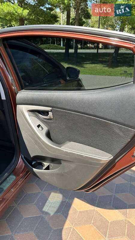 Седан Hyundai Elantra 2012 в Лубнах