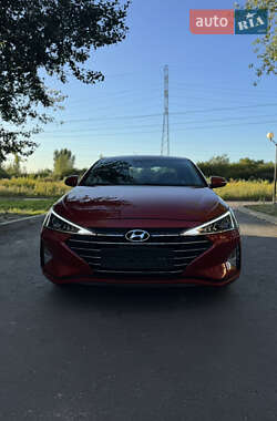 Седан Hyundai Elantra 2019 в Києві