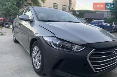 Седан Hyundai Elantra 2018 в Киеве