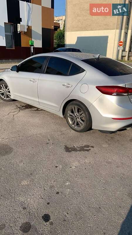 Седан Hyundai Elantra 2017 в Львове