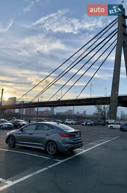 Седан Hyundai Elantra 2016 в Києві