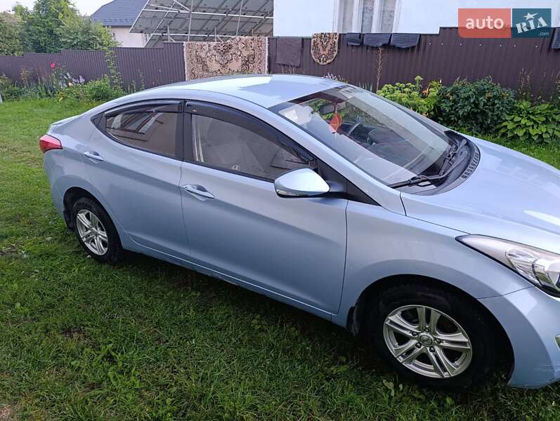 Седан Hyundai Elantra 2012 в Івано-Франківську