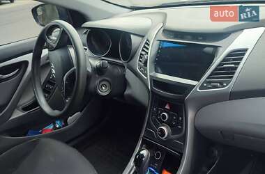 Седан Hyundai Elantra 2015 в 