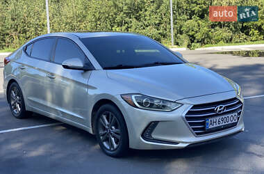 Седан Hyundai Elantra 2016 в Киеве