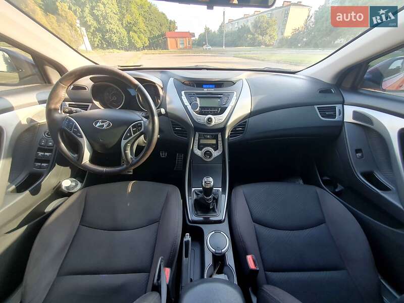 Седан Hyundai Elantra 2012 в Киеве