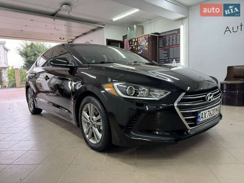 Седан Hyundai Elantra 2017 в 